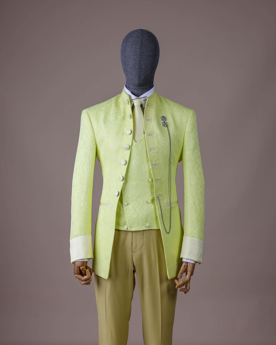 TELVIN NWAFOR - Lemon Green suit is a Perfect Must-have.... | Facebook