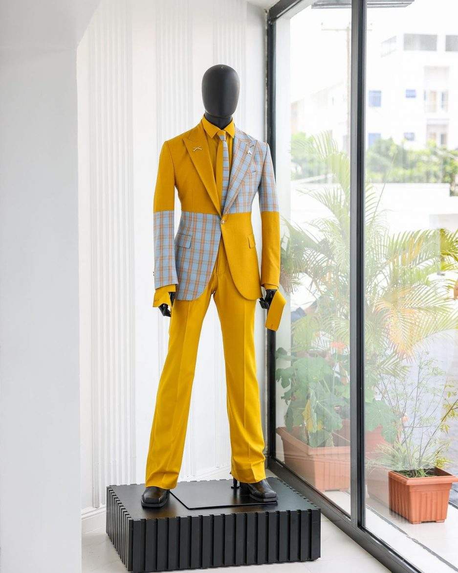 Yellow & broken tartan check in sapphire peak lapel suit